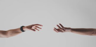 Jak utrzymać bliskie relacje z rodziną i przyjaciółmi, gdy jesteśmy daleko od siebie?
